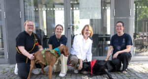 Besuchshunde bringen Entspannung auf den Campus