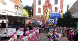 Zur Eröffnung tanzten die Brunnenelfen