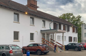 Neue Fassade und neues Vordach für das Frauenzentrum im Landrat-Harth-Heim